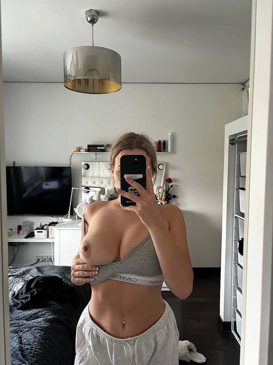 20 year old blond British webslut #IPFtaMOw