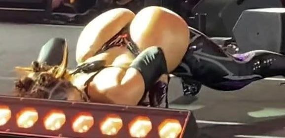 Anitta #Iv0AEWNo