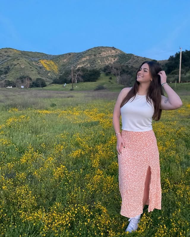 Sexy busty college teen Sidney #J3Mi3CWo