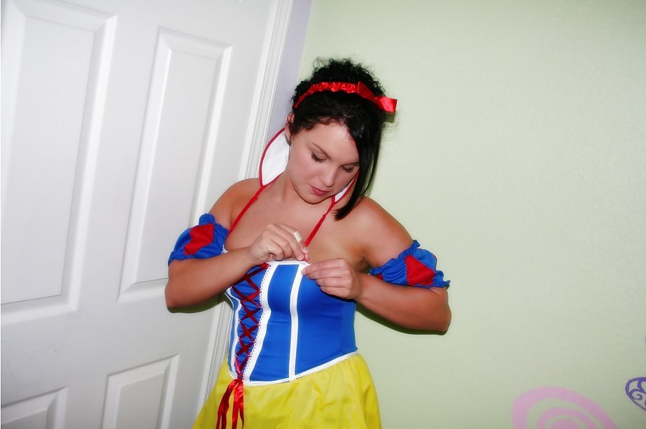Snow White #JFhiyQSP
