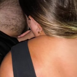 A mae do meu amigo começou a dar em cima de mim, não resisti e acabei comendo ela| Coroa gostosa