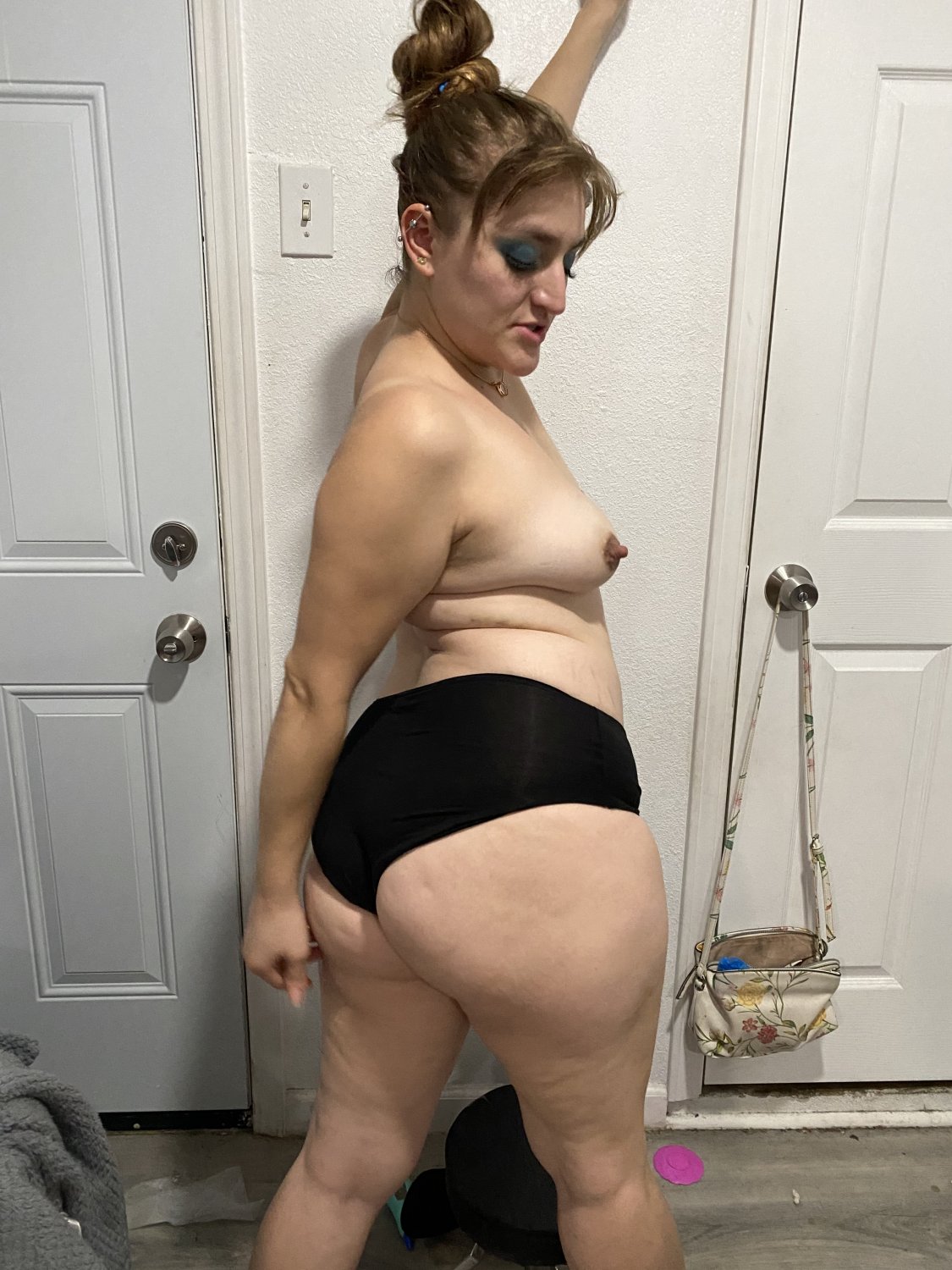 jroenpxp Bet Rocio regrets doing her make up like a hooker now #JROenPXP