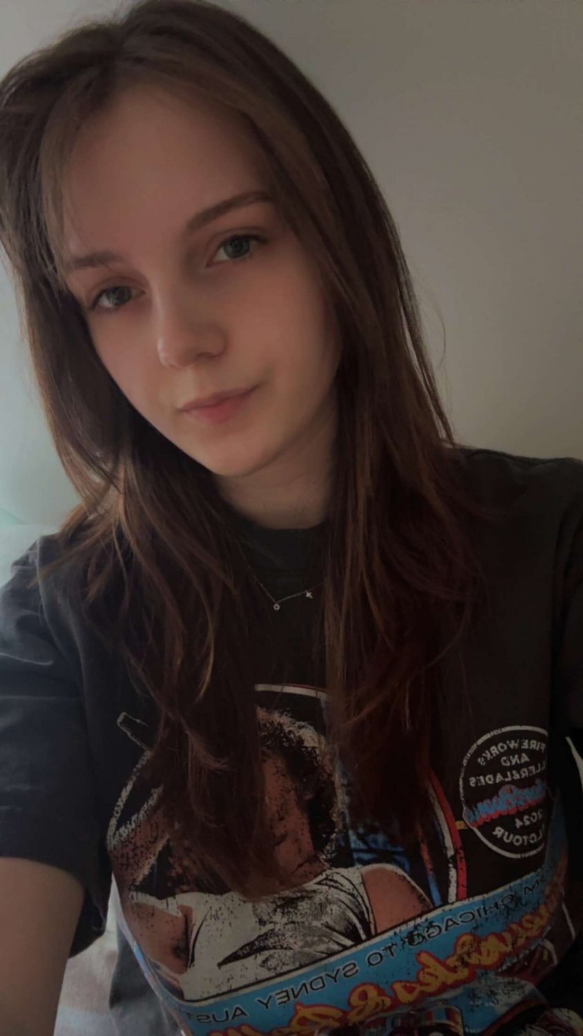 Cute 18yo slut gets naked And plays with herself #JTOPej9g