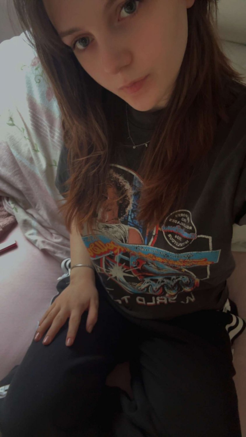 Cute 18yo slut gets naked And plays with herself #K3tR9Vvo