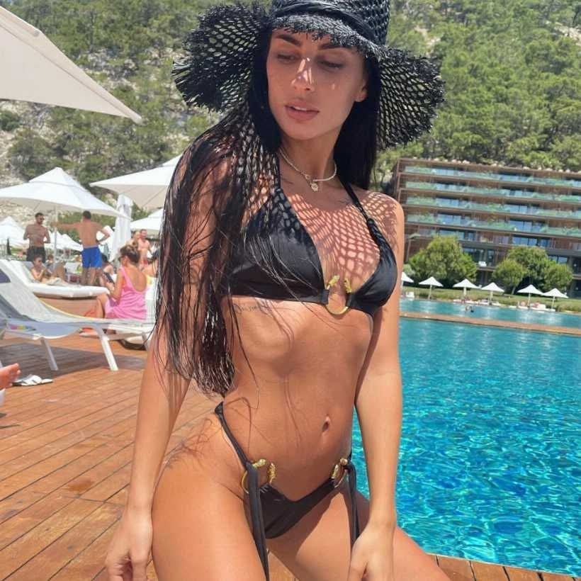 slut #kB2AC44L