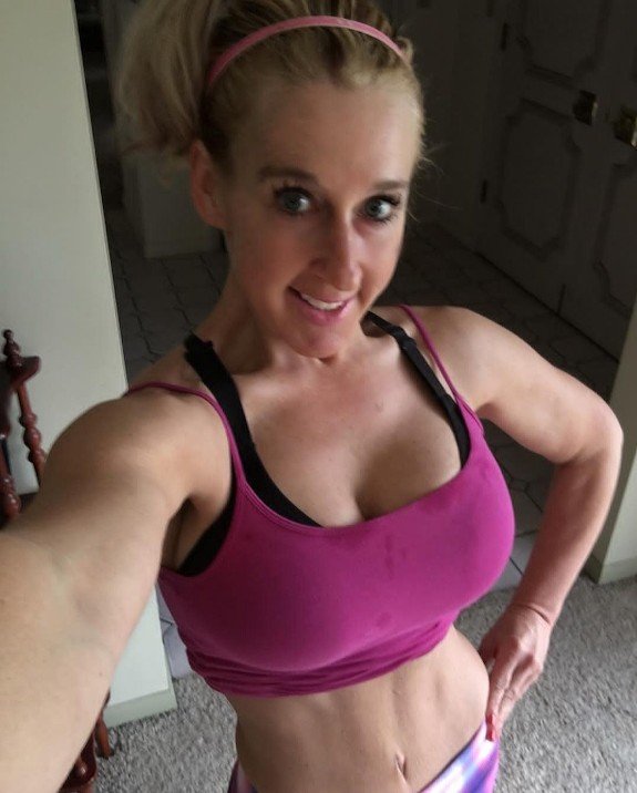 Blonde cougar #Kcjloqie