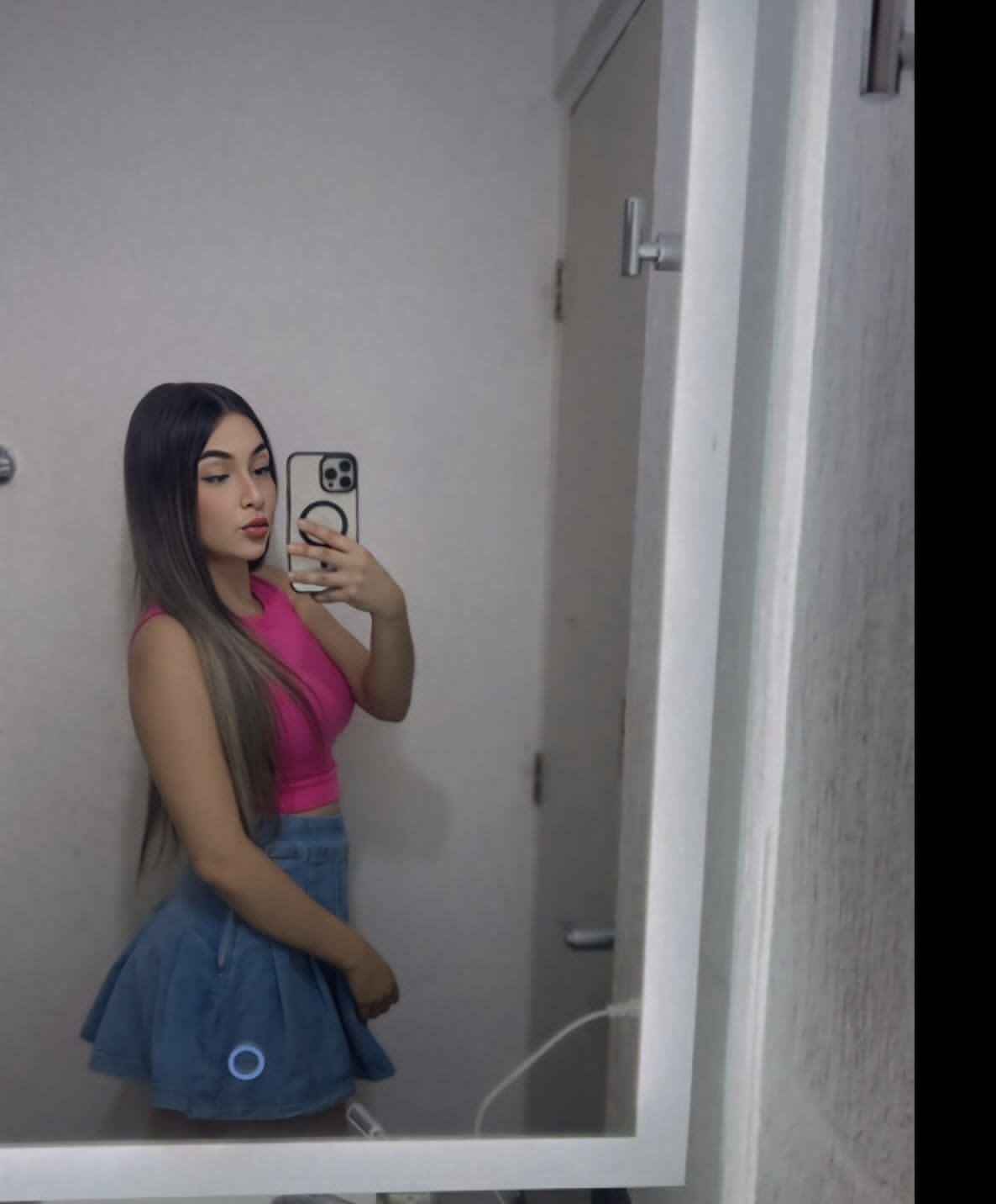 Paola Loreto #KjrBDYGM