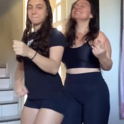 Essas duas raparigas adora pedir punheta