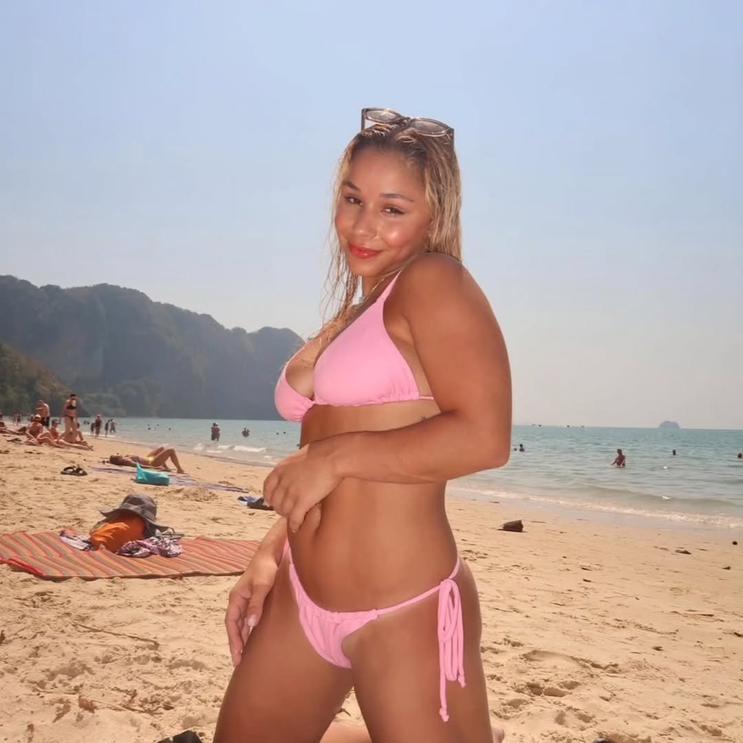 Deliciosa pedindo punheta😋 tá com a bucetinha raspadinha #KKMy2wwI
