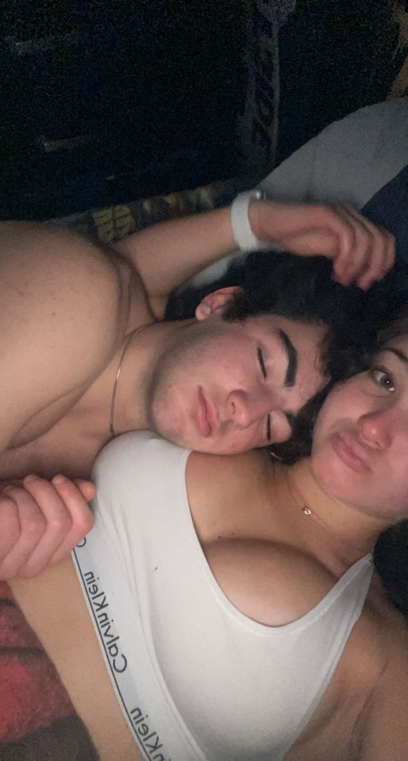 *REAL* Busty College Teen’s LEAKED NUDES & Sextapes! 🤤 #kndGg1Ct