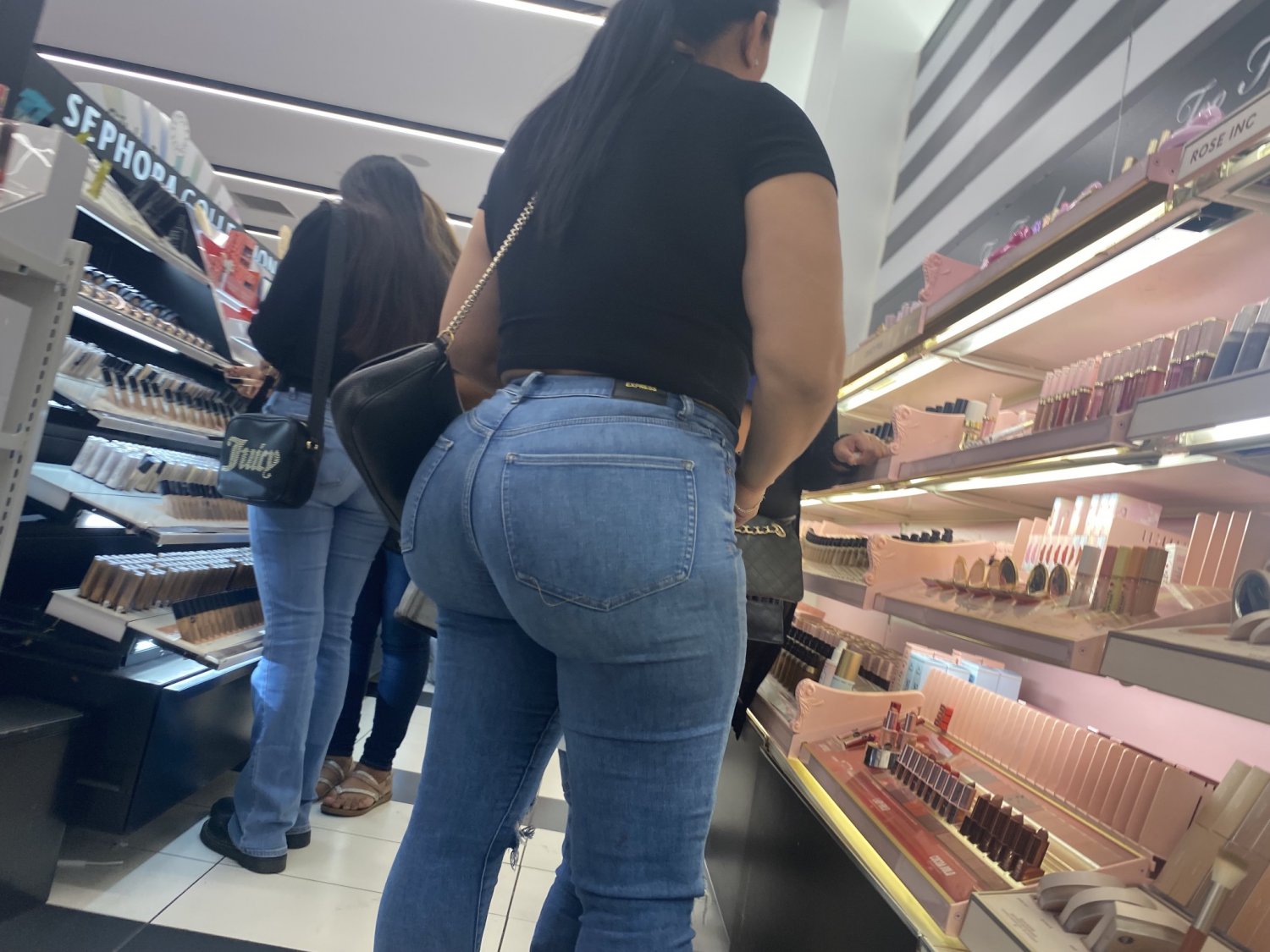 Latina mom fat booty candid #kPPFIatj