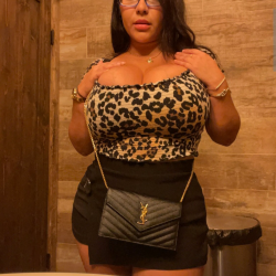 Amor, vou no banheiro retocar a maquiagem 💄