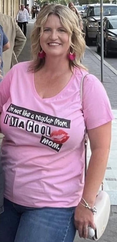 Wonder if Lorie or her husband realize that her big “gorgeous” tits have been seen by thousands #kwRAFXyh