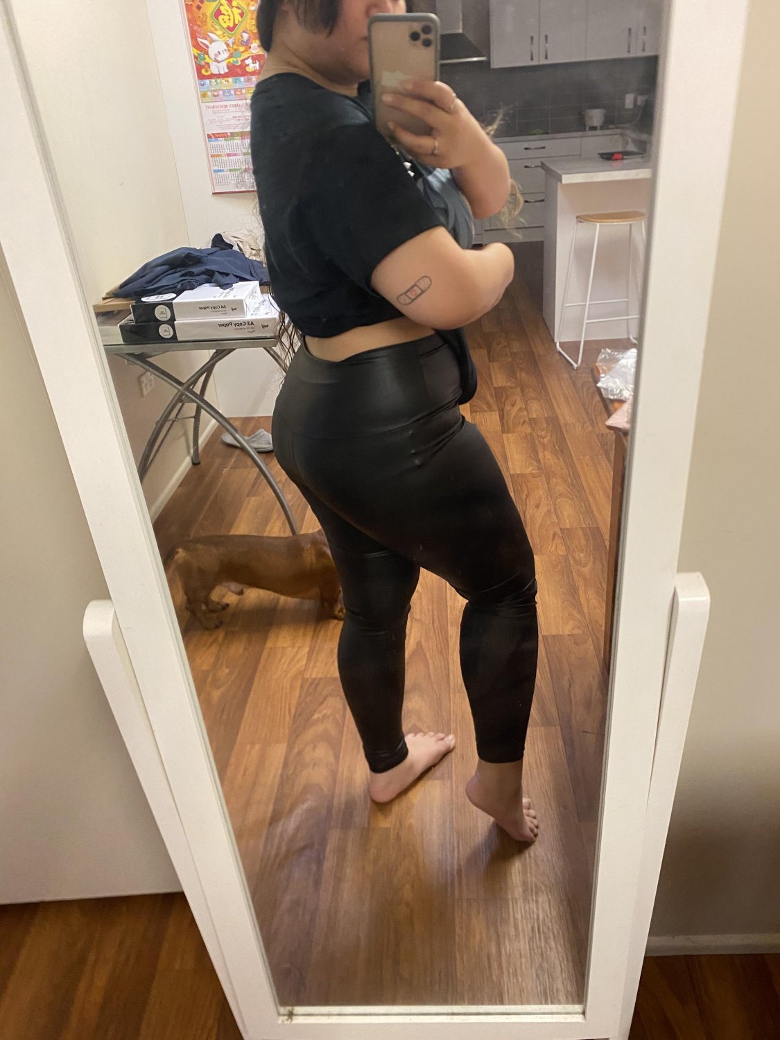 Hot Asian in tight leather pants~ #KZnnuZO4