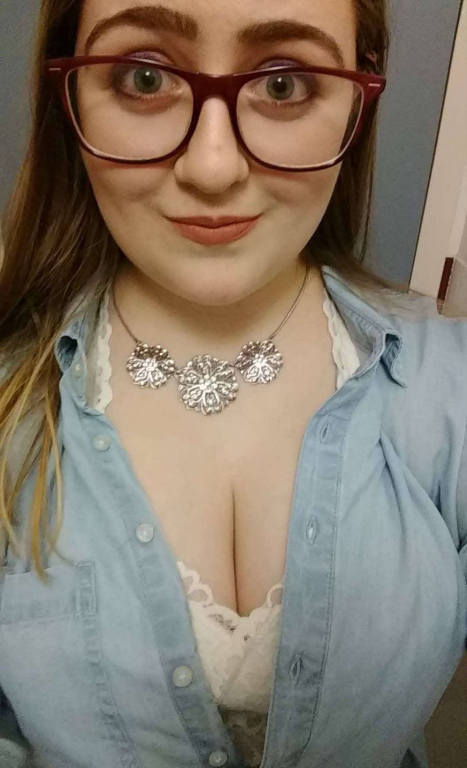 Big tit wife Claire. What would you do with her? #LaaY3QQ0