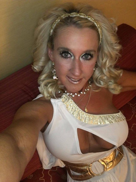 Blonde cougar #LdBB3b56
