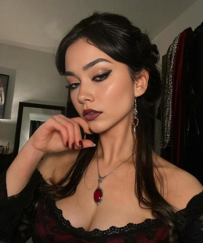 Goth girl with big titties #LGSZKl5X