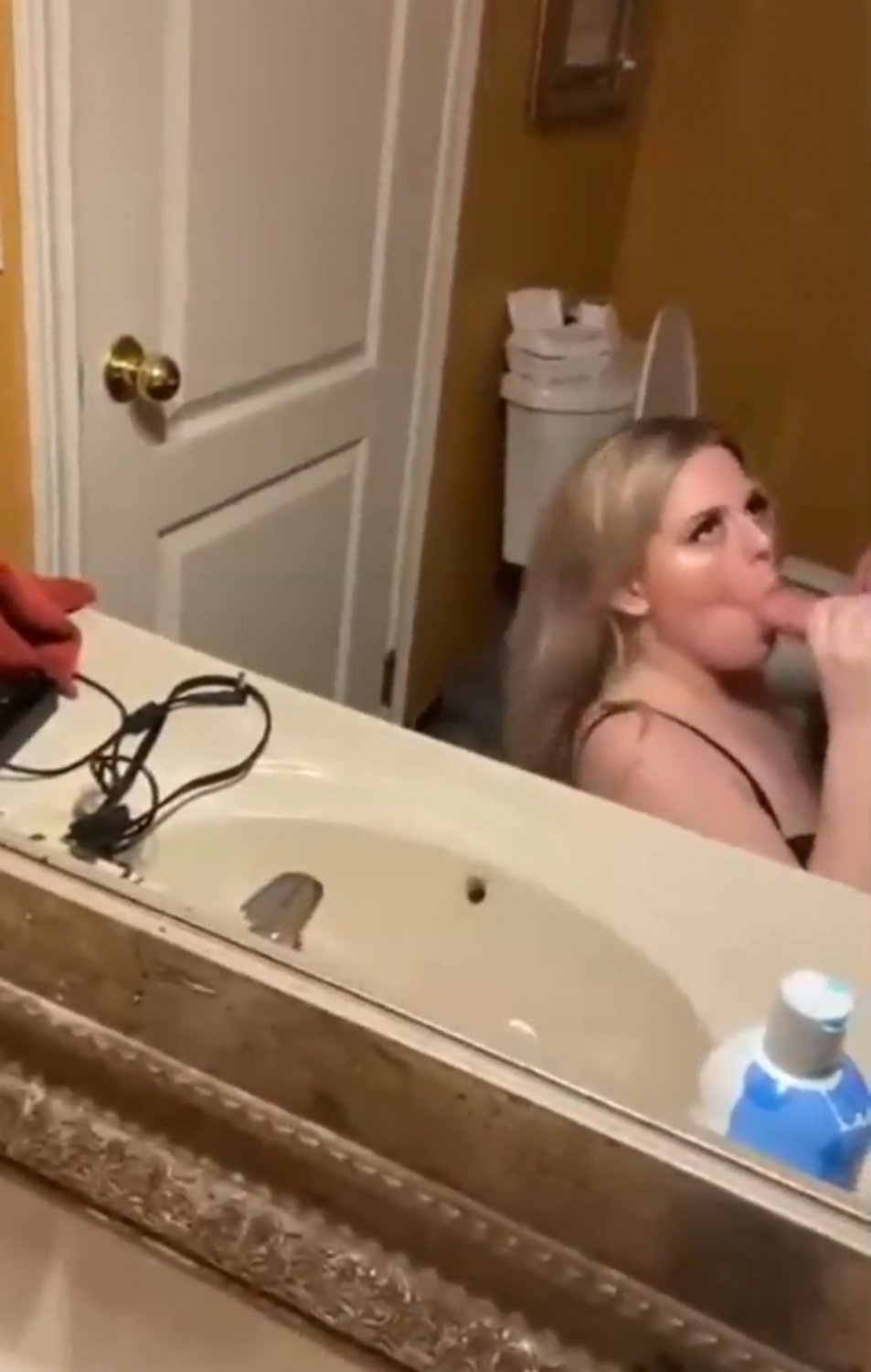 Bathroom fun with my girl #lOGymLQw