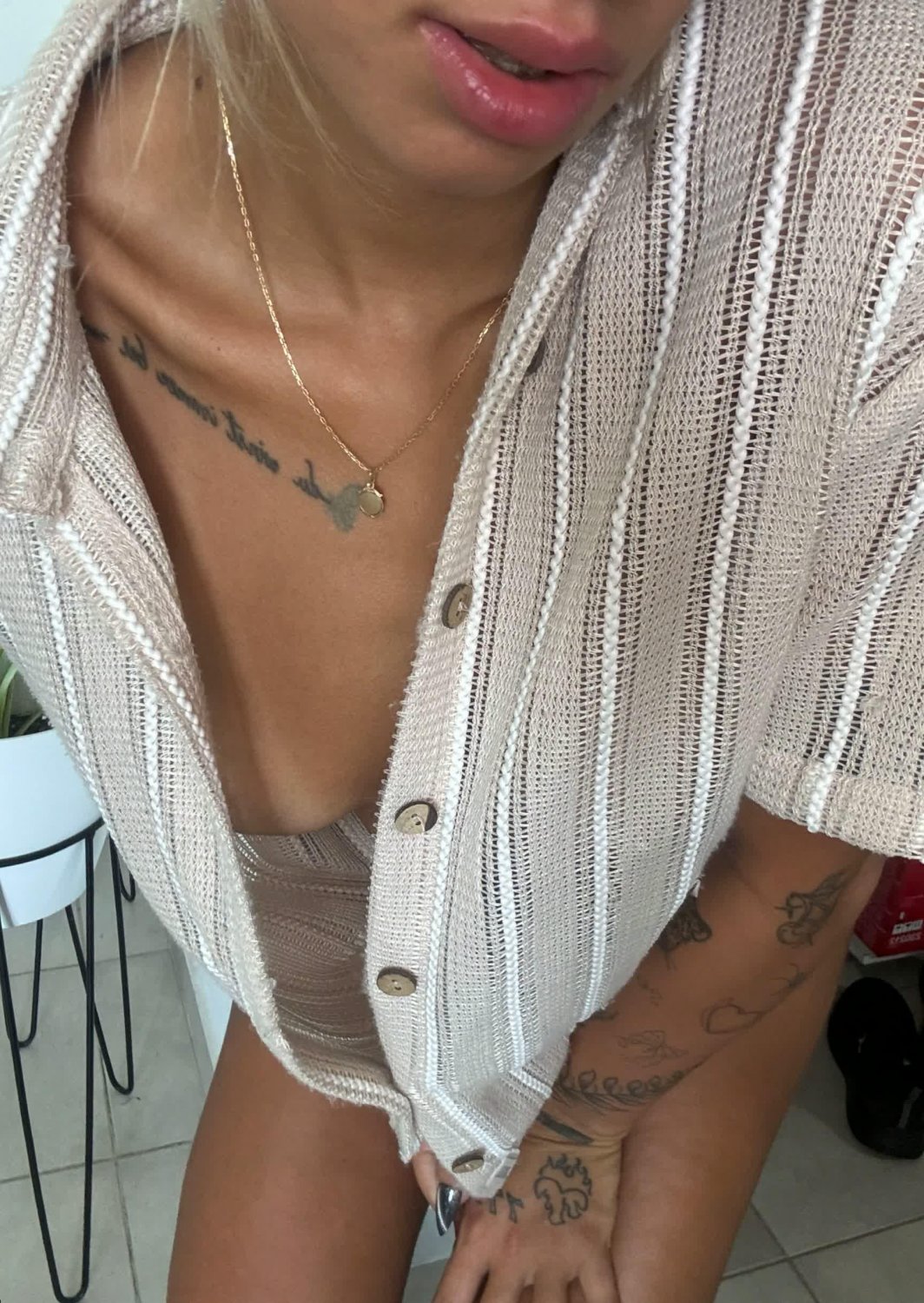 Downblouse #lU5q3Bpt
