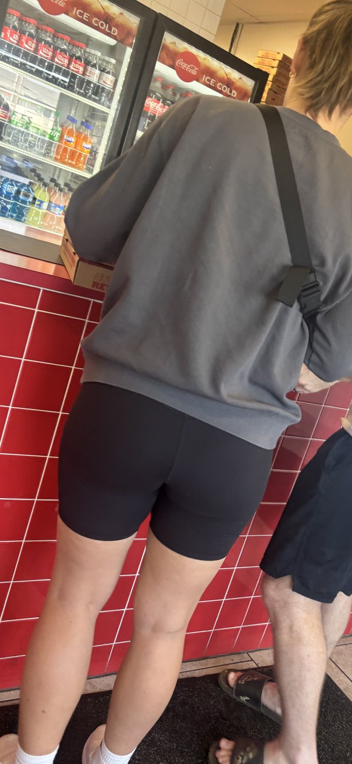 MILF in Bikers candid #LV93UlKH