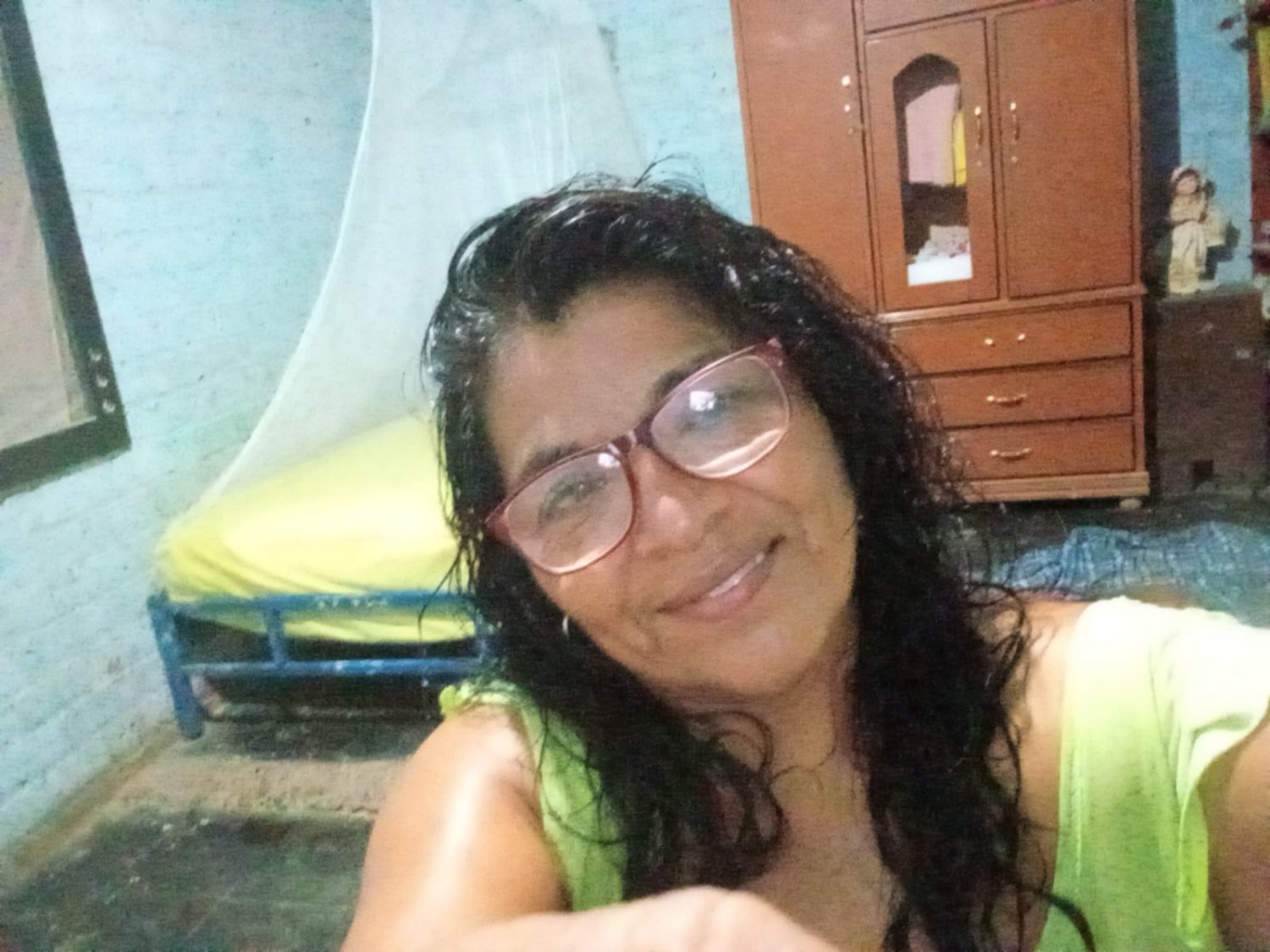 LE Ofrezco DINERO A LA MAMÁ DE MI AMIGO PARA REVENTARLE EL SAPO 💵💵.. ENORMES TETAS DE MILF MORENA #LvIVts2l