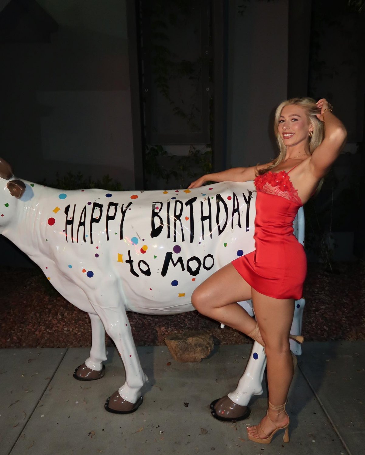 Clubhouse blonde bombshell Amber S #M0CrmKQG