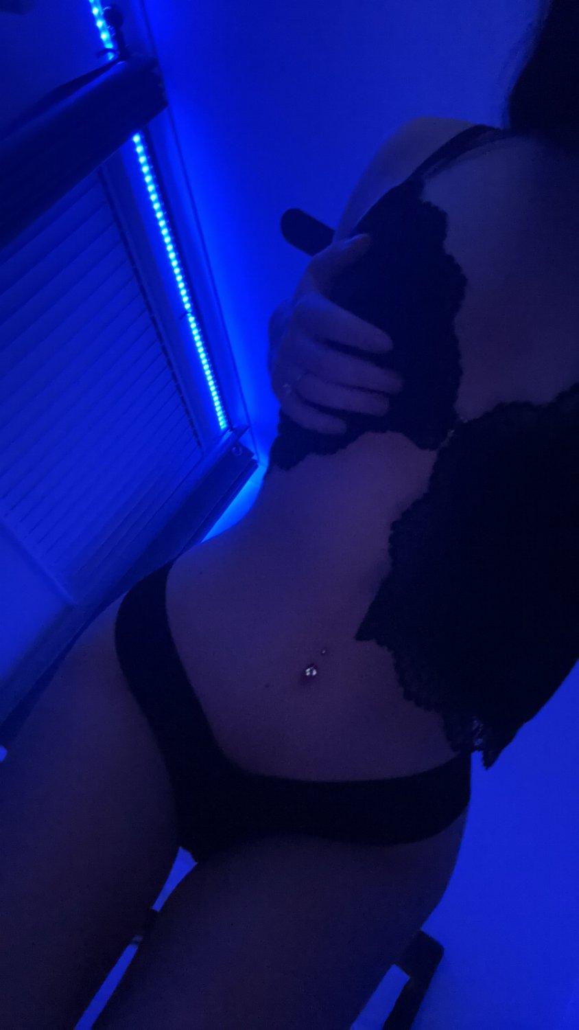 Would you want my 18yo ass in bed with you? #mBUnrl53