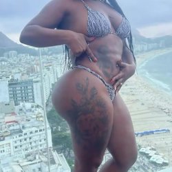 Nwgra coroa um absurdo de gostosa