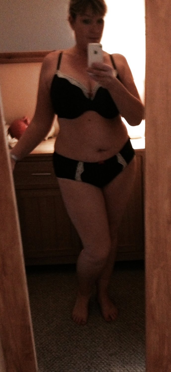 Lorraine - Shy UK Milf.   (pic2) #Mge3u9TH