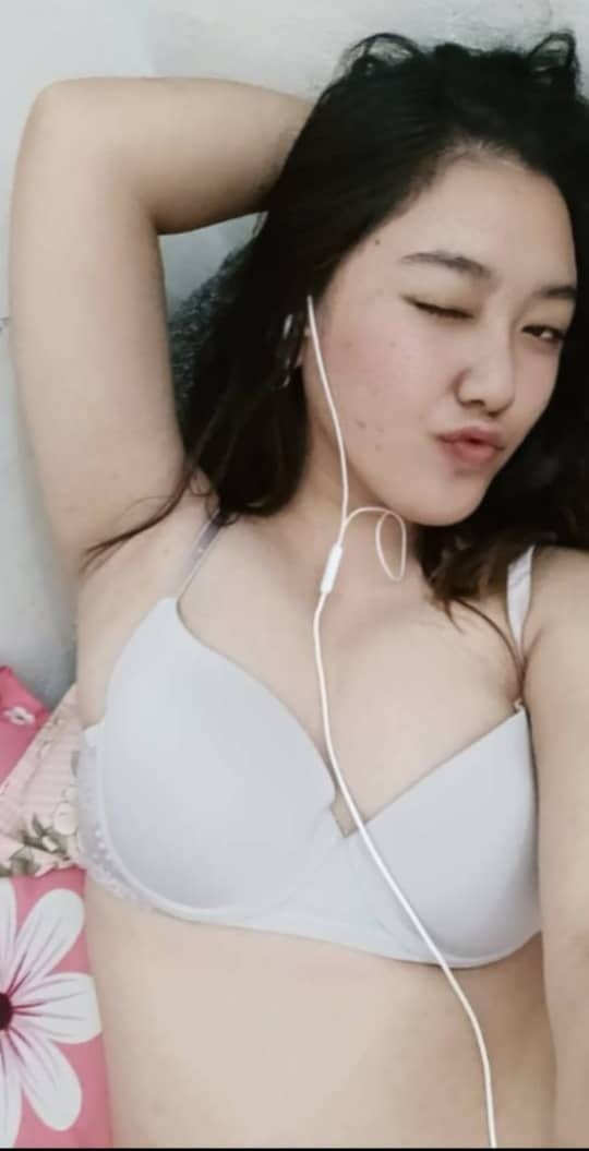 Pretty Asian Chick enjoys taking sexy pics #mkVr3vJJ