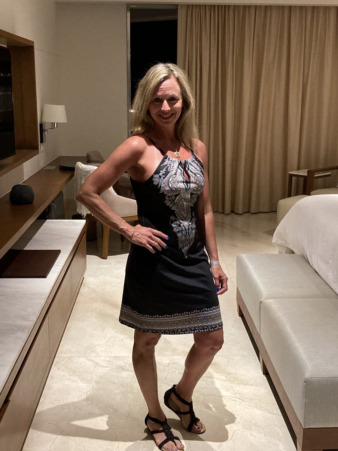 Blonde MILF Jennifer #MNbr9of3
