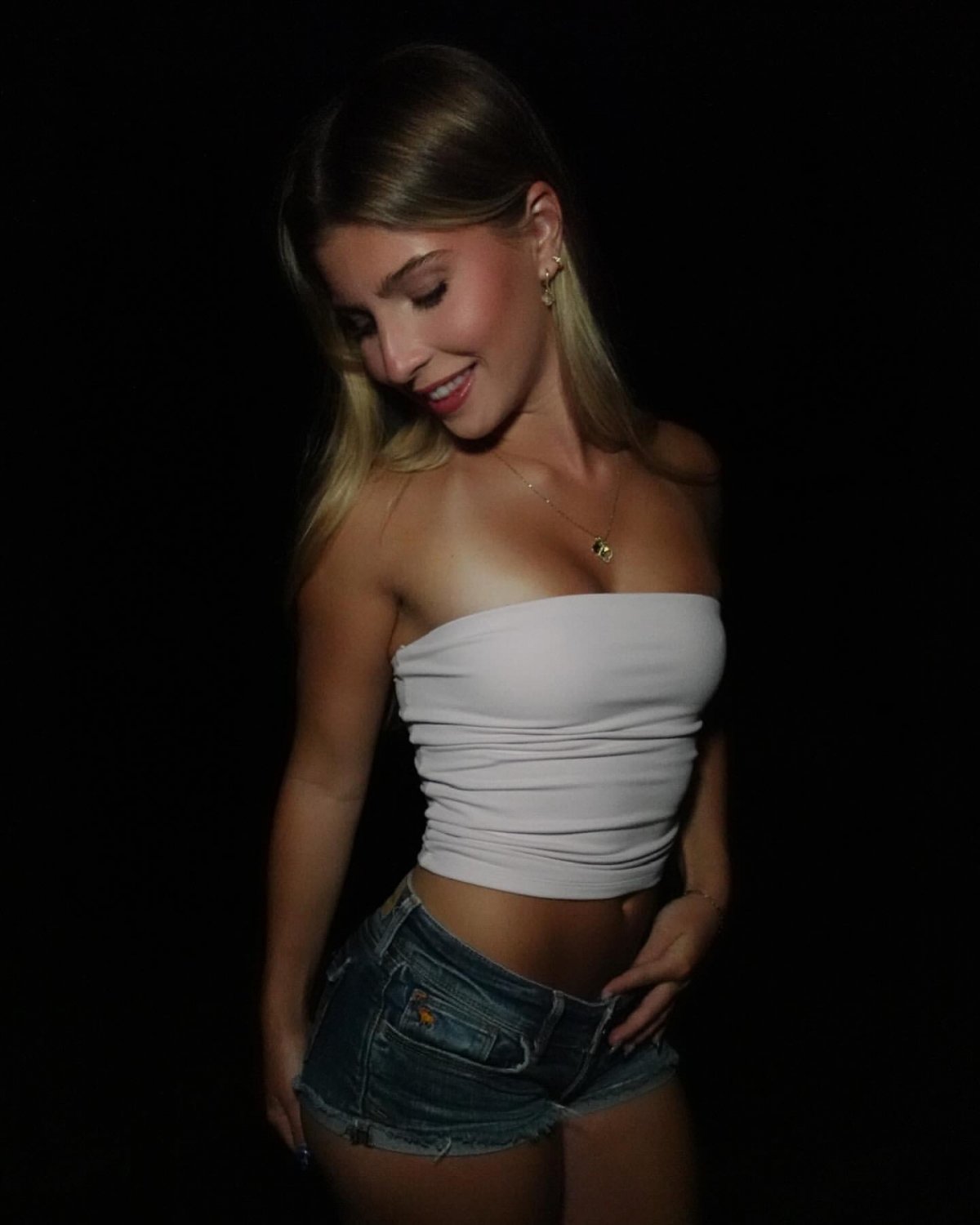 This petite blonde teen has the perfect body #mqKhHe40