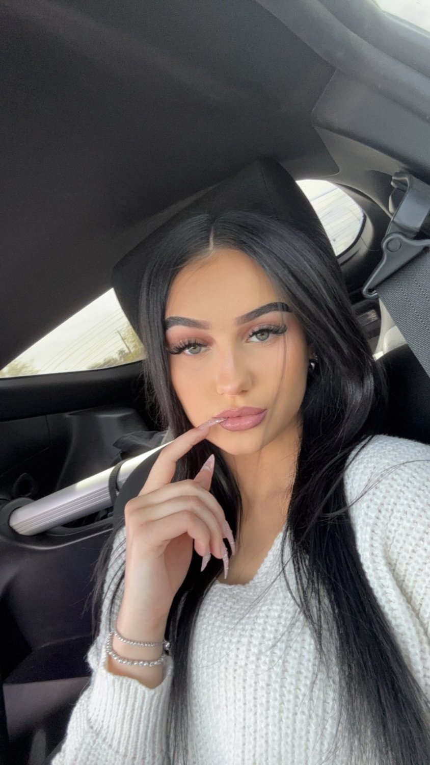 19yr slut can take my virginity, WOW😍😍😍 #mVEcAtoz