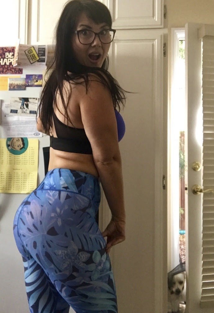 n3mnhiqz Best Friends mom in sports bras and yoga pants #n3mnhiqz