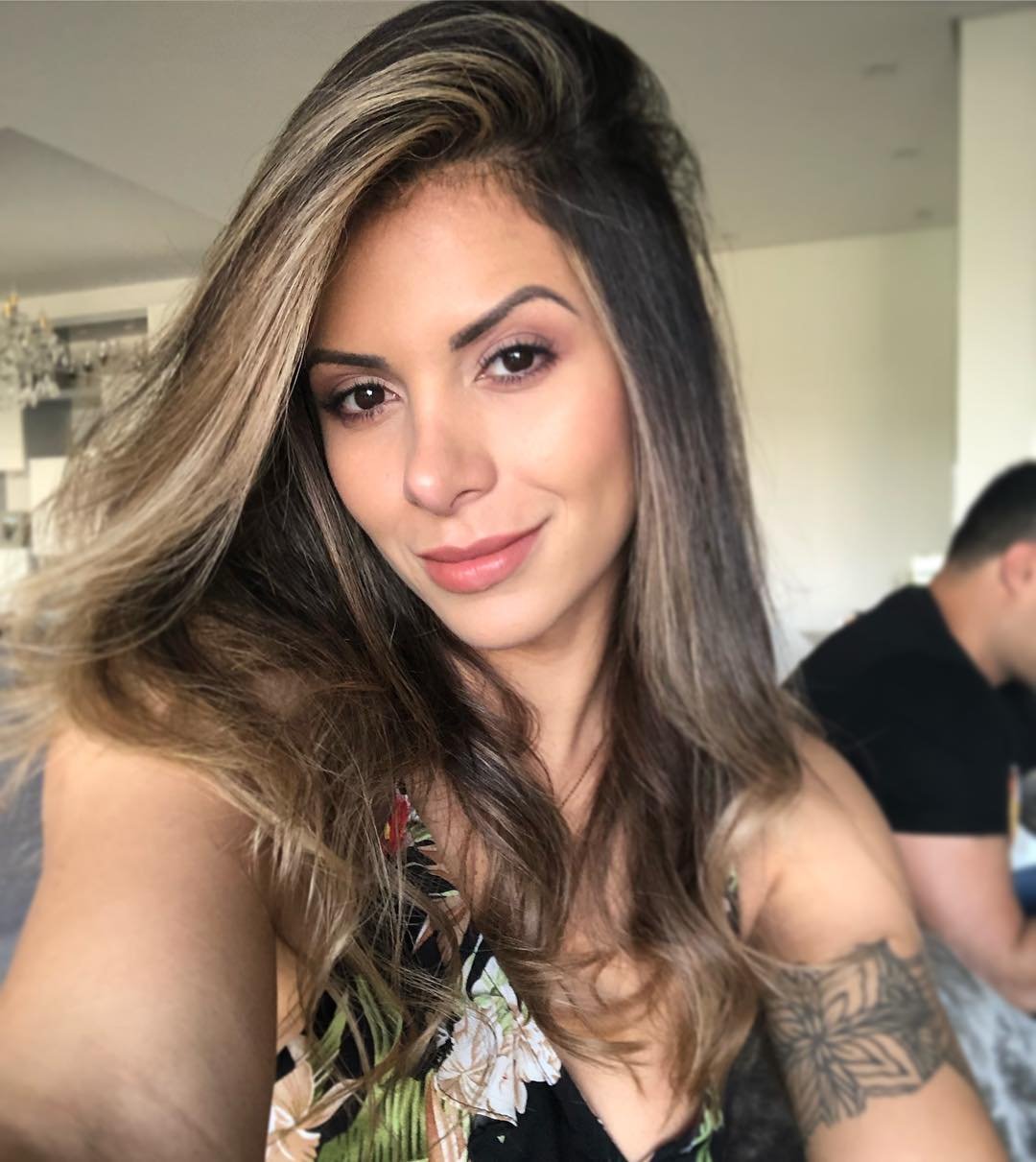 Iris AkA Mello (Carol Miranda; Sobrinha Gretchen) #n7P8Zxak