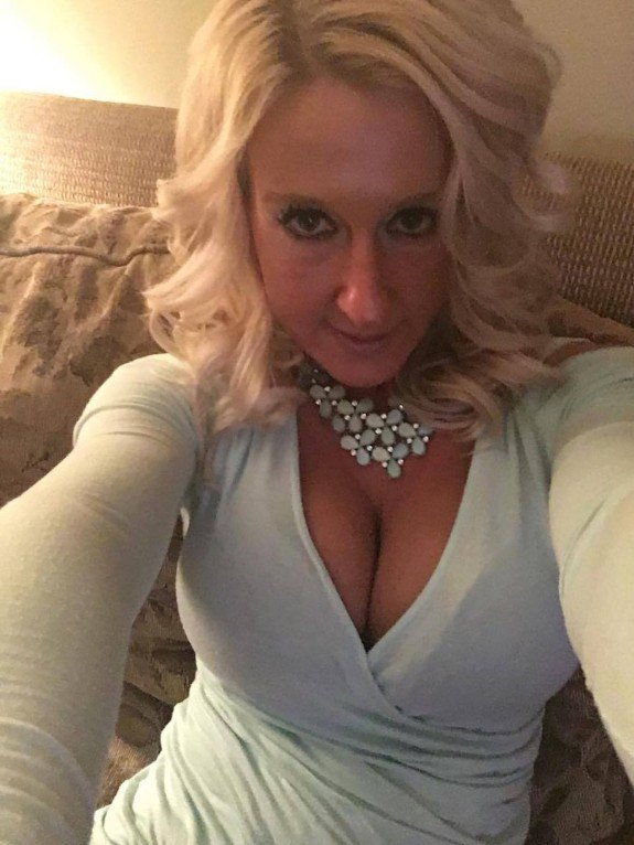 Blonde cougar #NGYESzhR