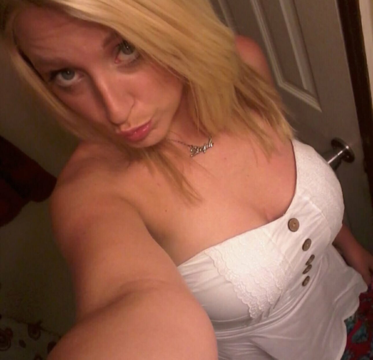 Love jerking to her #Nhaf4jrO