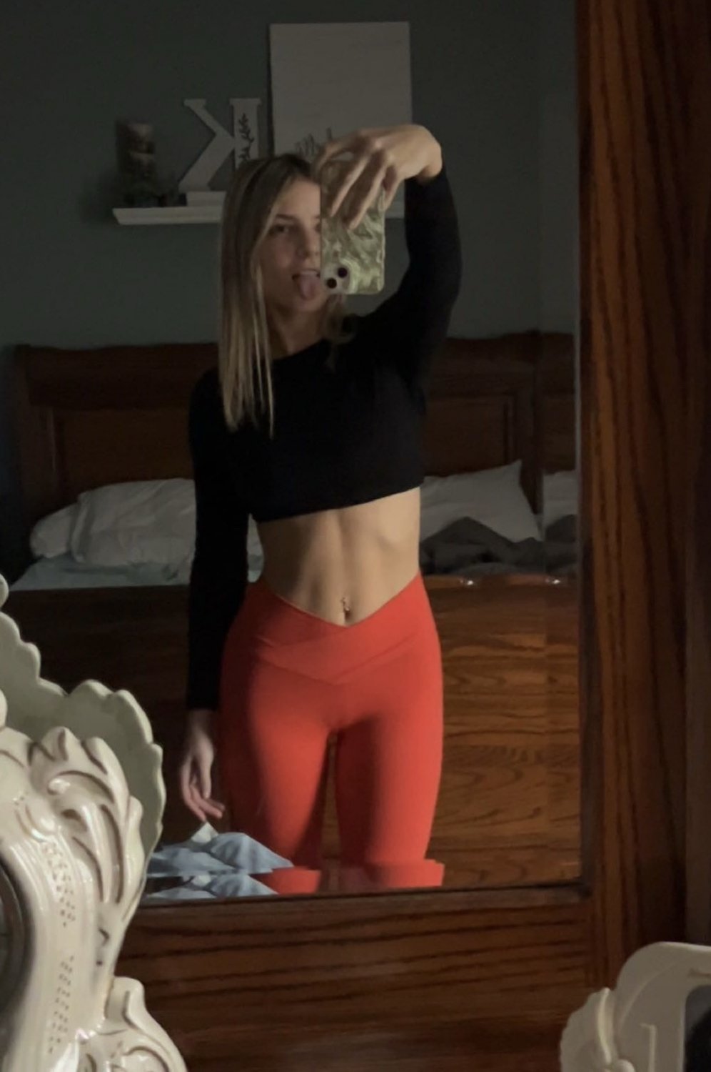 This teen cute loves to tease her body online #NlJSUsZe