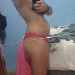 Day se mostrando no espelho