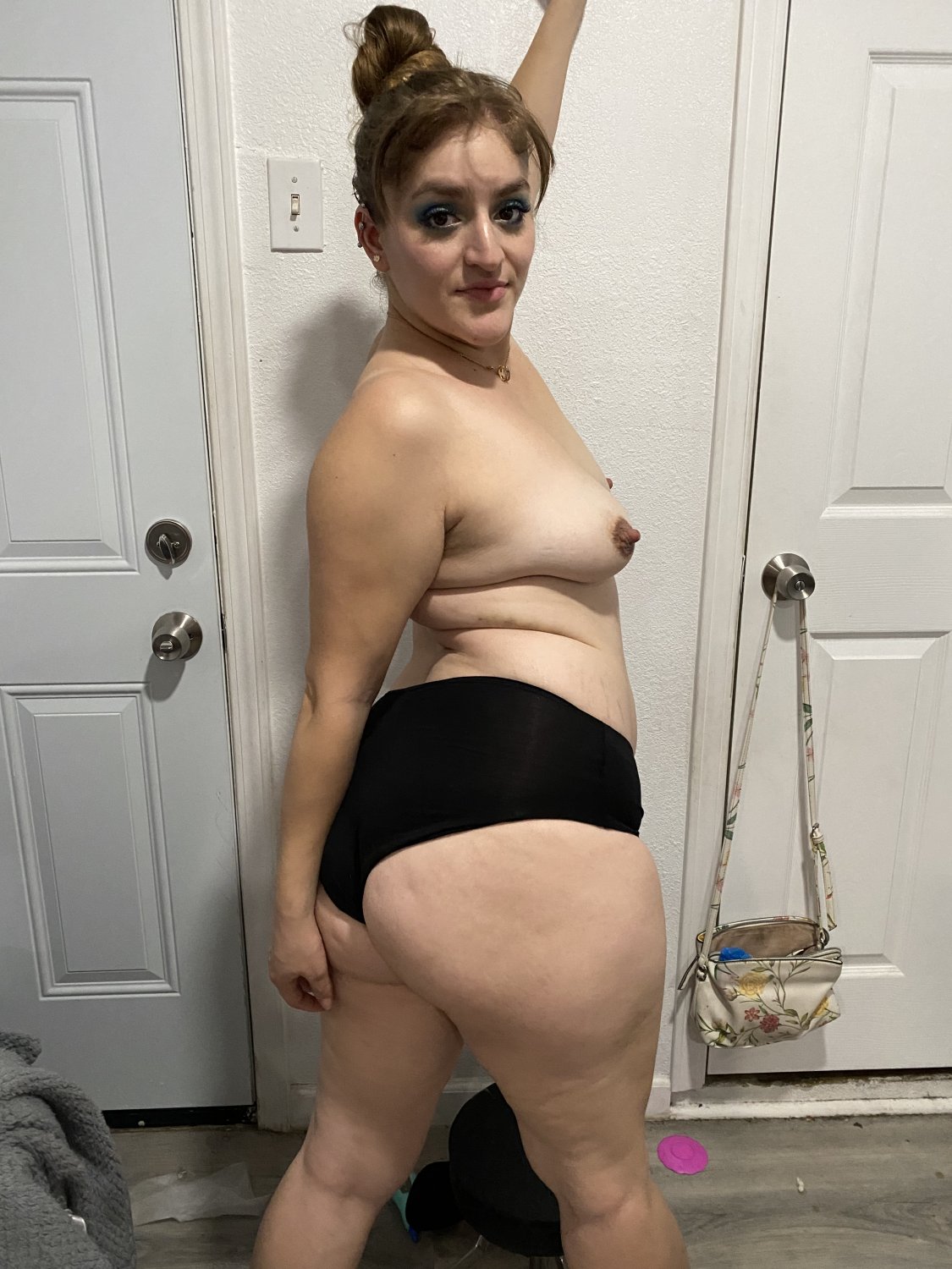 ntpshe4f Bet Rocio regrets doing her make up like a hooker now #NTpshe4f