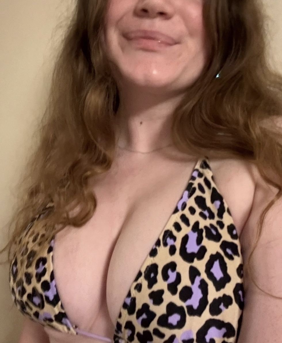 Sexy Redheaded Slut #O4AETKR0