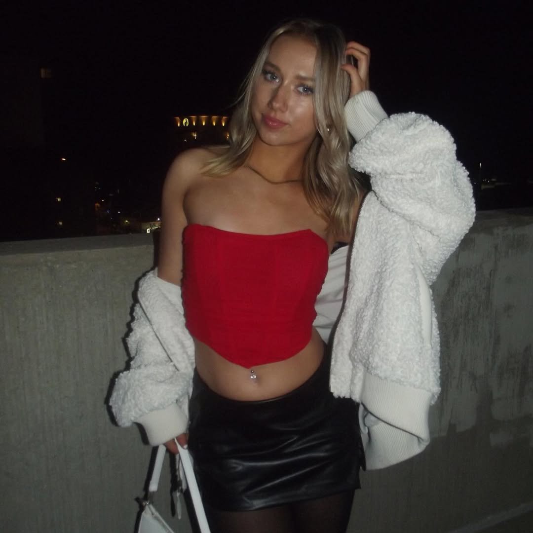 Hot Blonde Shared Girlfriend #oayhy7lm