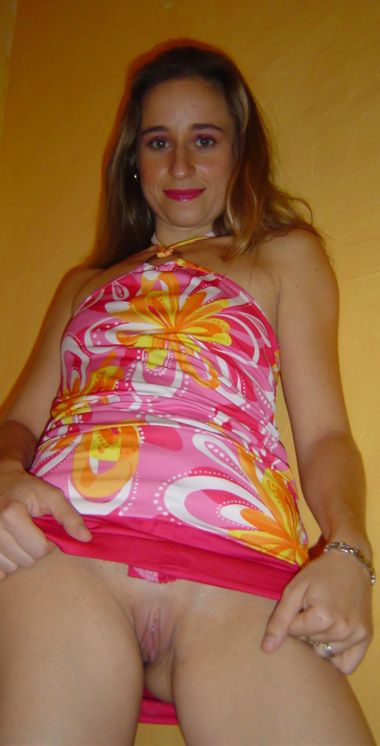 Showing Her Pussy #ogdBCX98