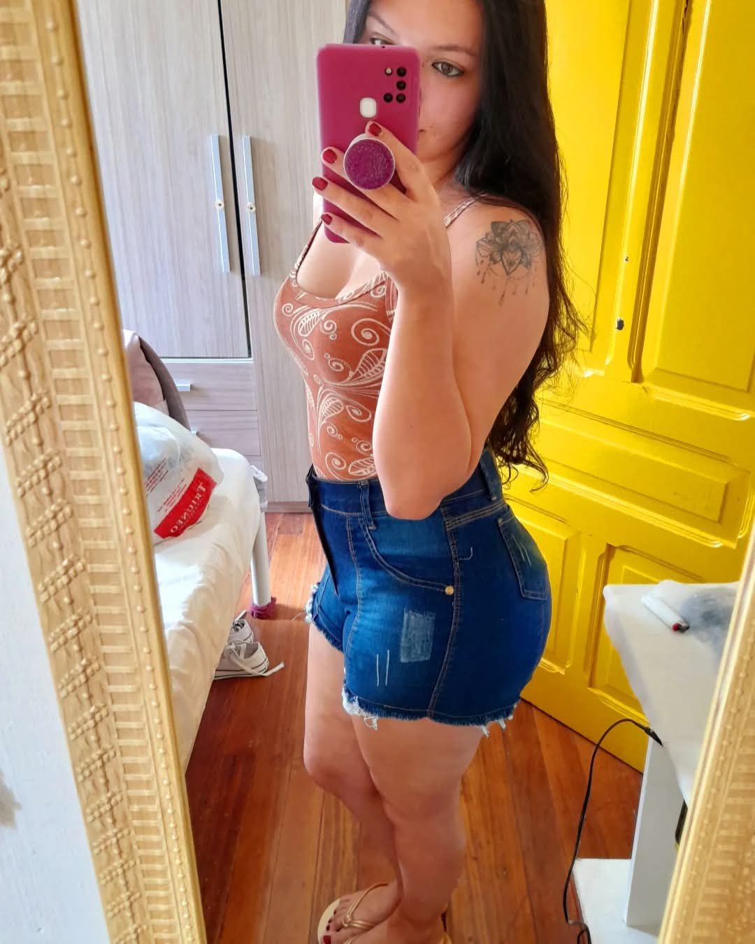 Morena rabuda #OKnQ3exE