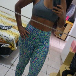 Morena se masturbando