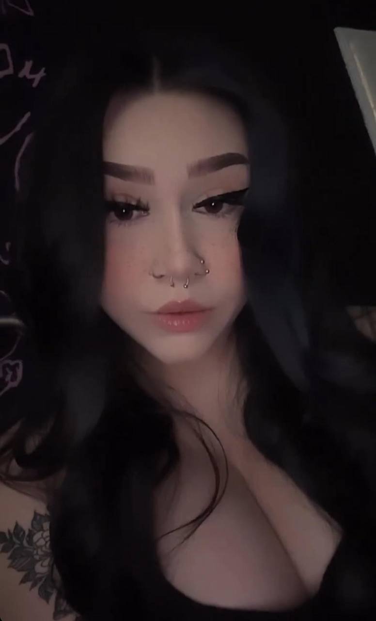 Wanna make my irl a webslut #oT3olrFK