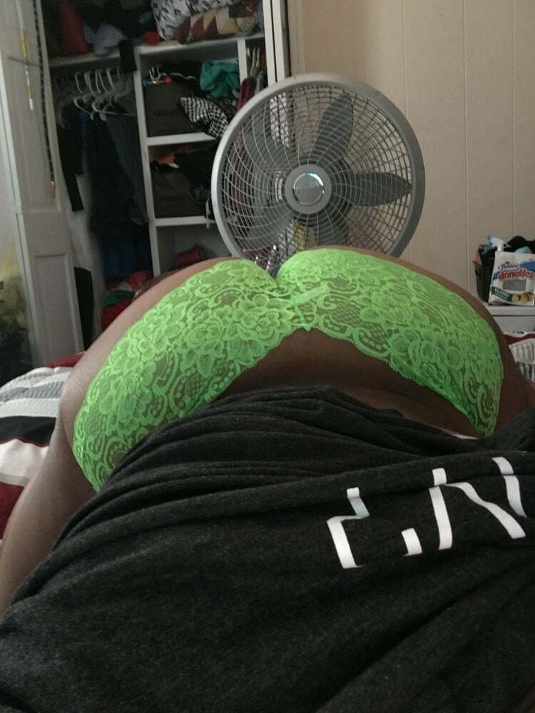 Ebony ass selfies (over shoulder) #p0bwDGYA