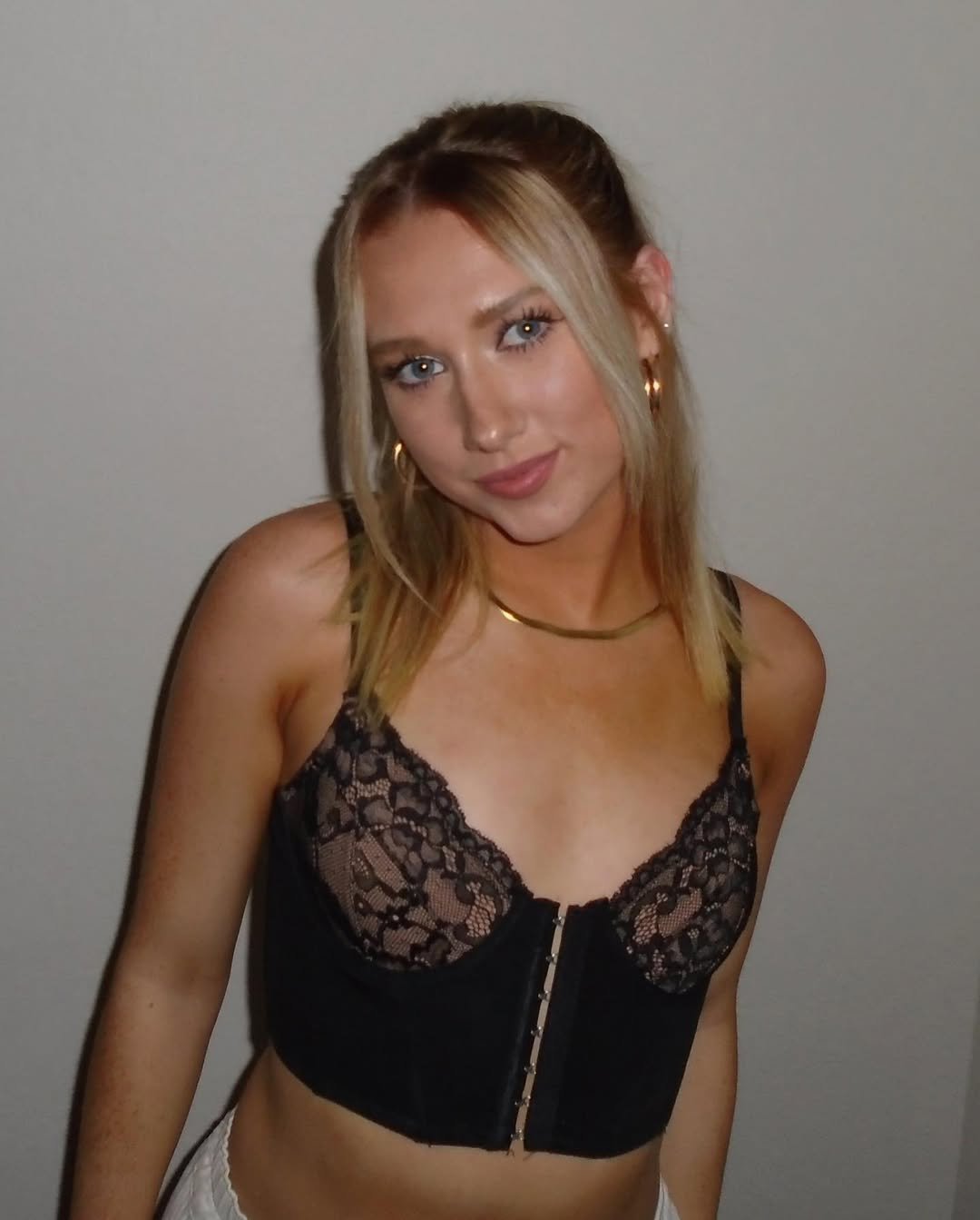 Hot Blonde Shared Girlfriend #p9fjiXSA