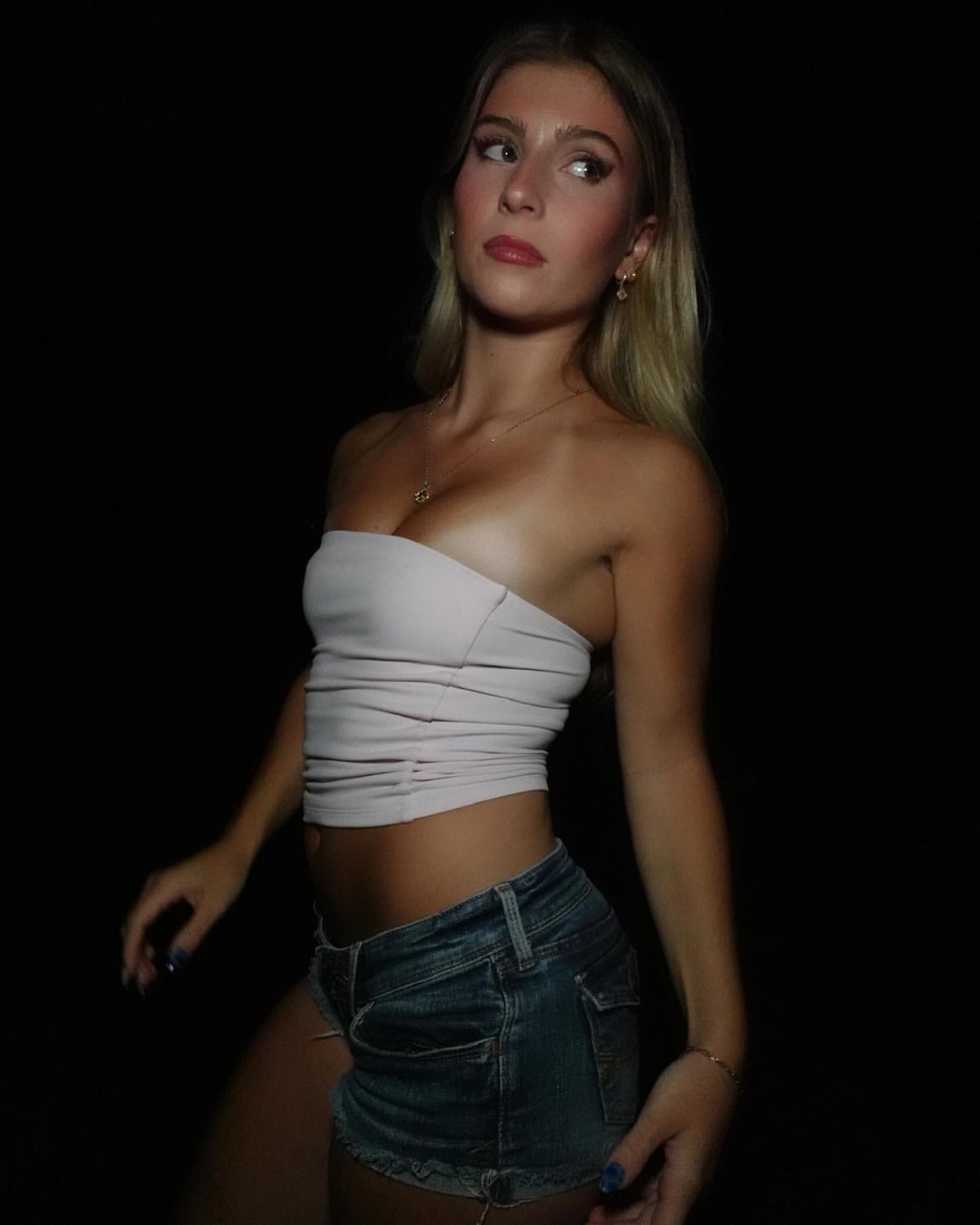 This petite blonde teen has the perfect body #pBLwsR1J