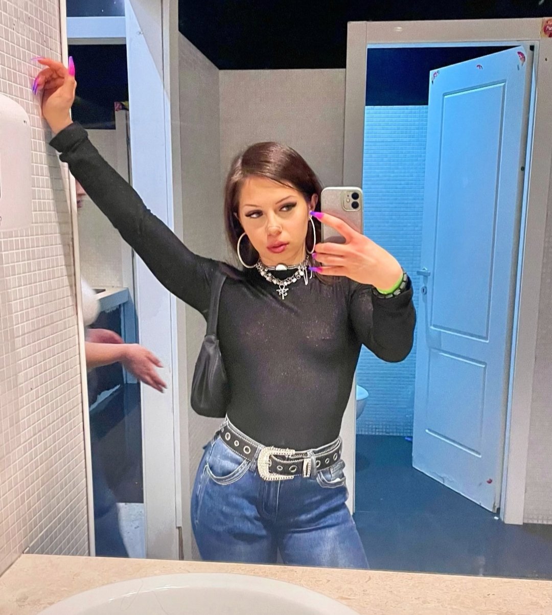 Martina #Q8uOnGOm